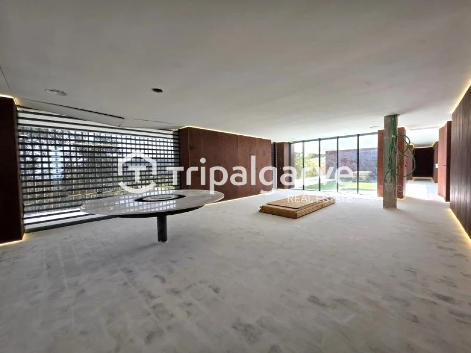 Moradia T4 para Venda em Santa Barbara de Nexe Foto 56