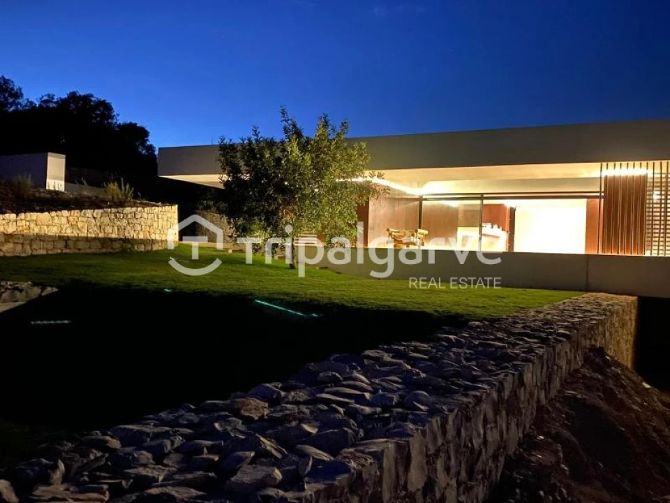 Moradia T4 para Venda em Santa Barbara de Nexe Foto 26