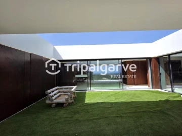 Moradia T4 para Venda em Santa Barbara de Nexe