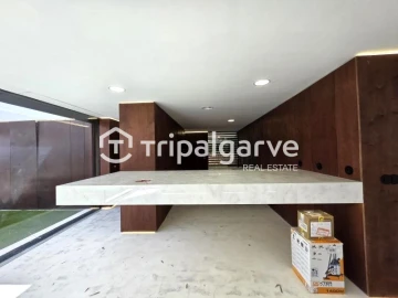 Moradia T4 para Venda em Santa Barbara de Nexe