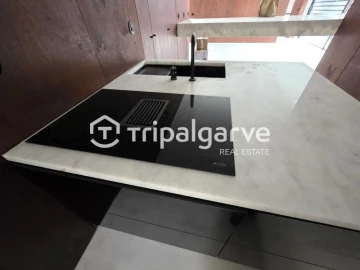 Moradia T4 para Venda em Santa Barbara de Nexe