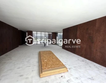 Moradia T4 para Venda em Santa Barbara de Nexe