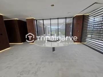 Moradia T4 para Venda em Santa Barbara de Nexe