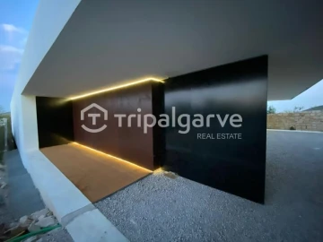 Moradia T4 para Venda em Santa Barbara de Nexe