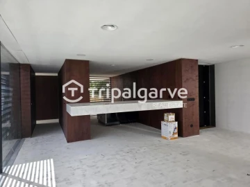 Moradia T4 para Venda em Santa Barbara de Nexe