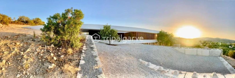 Moradia T4 para Venda em Santa Barbara de Nexe