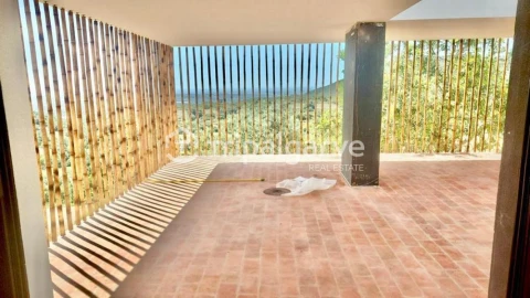 Moradia T4 para Venda em Santa Barbara de Nexe