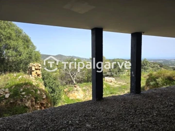 Moradia T4 para Venda em Santa Barbara de Nexe