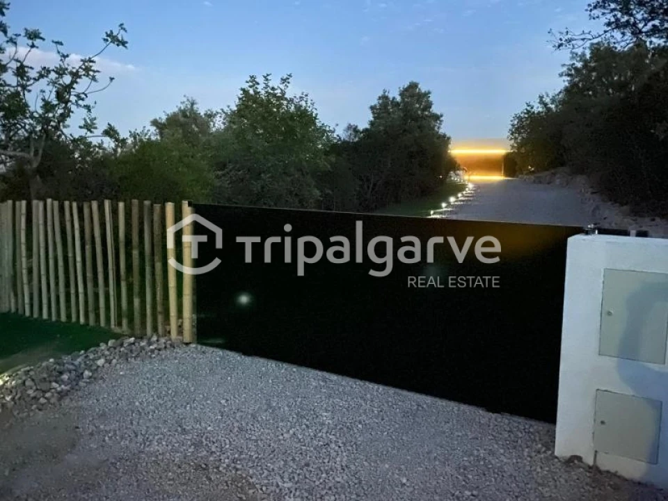 Moradia T4 para Venda em Santa Barbara de Nexe Foto 24