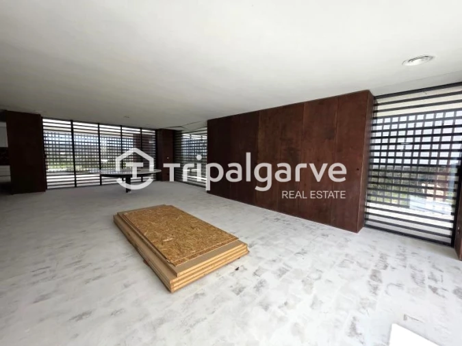 Moradia T4 para Venda em Santa Barbara de Nexe Foto 40