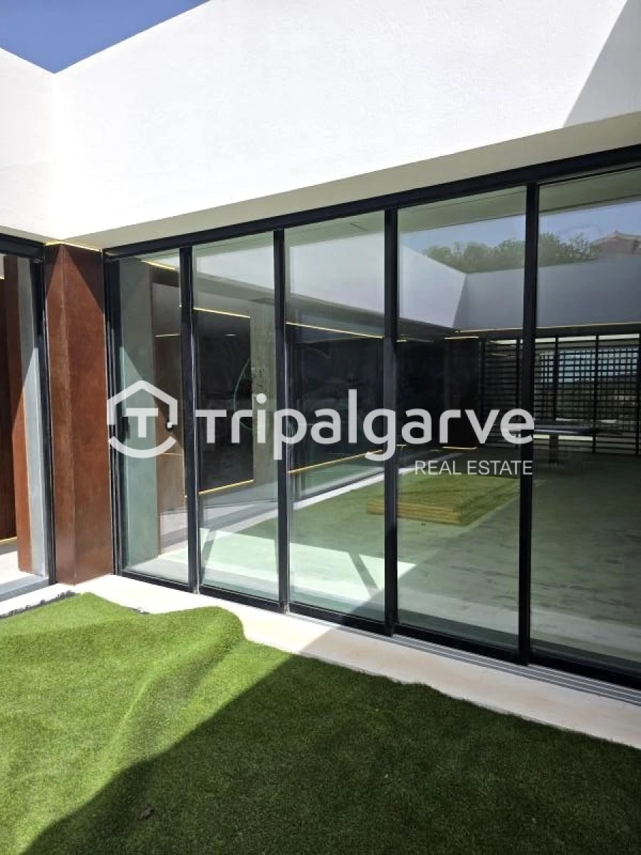 Moradia T4 para Venda em Santa Barbara de Nexe Foto 66