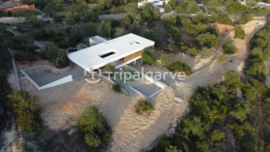 Moradia T4 para Venda em Santa Barbara de Nexe Foto 4