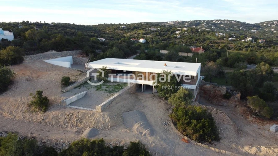 Moradia T4 para Venda em Santa Barbara de Nexe Foto 8
