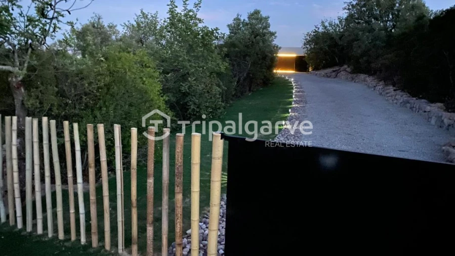 Moradia T4 para Venda em Santa Barbara de Nexe Foto 23