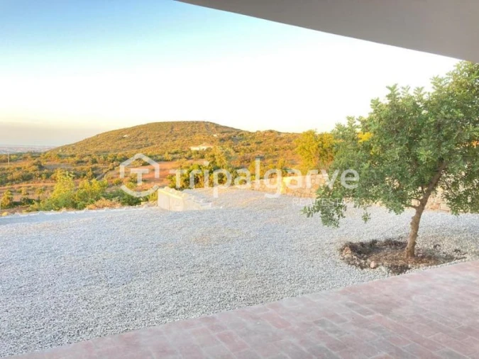 Moradia T4 para Venda em Santa Barbara de Nexe Foto 17