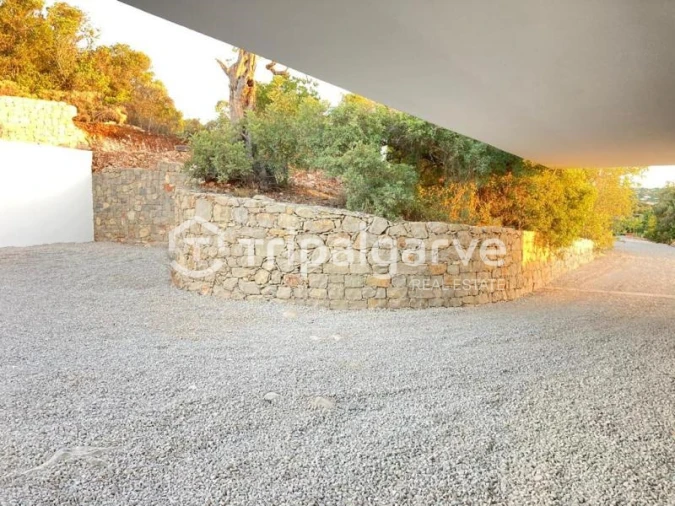 Moradia T4 para Venda em Santa Barbara de Nexe Foto 16