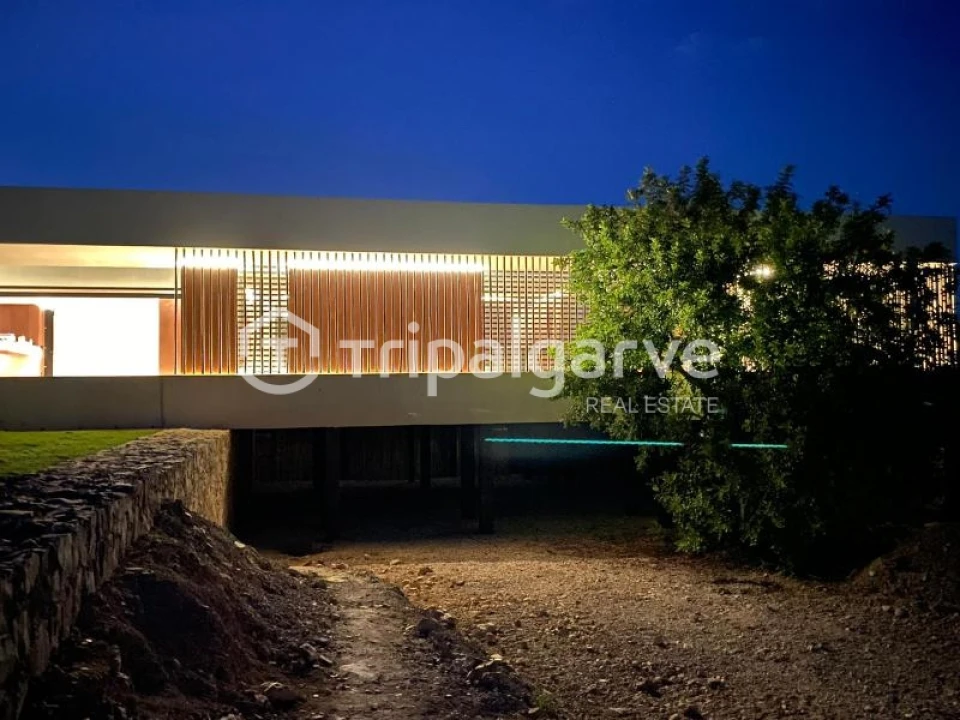 Moradia T4 para Venda em Santa Barbara de Nexe Foto 27