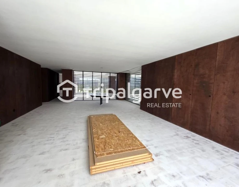 Moradia T4 para Venda em Santa Barbara de Nexe Foto 41
