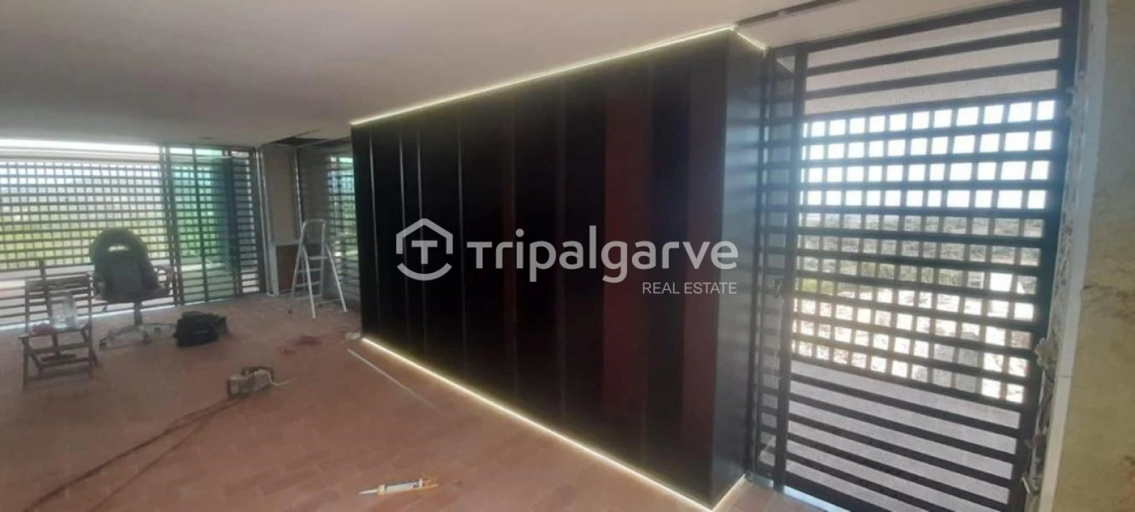 Moradia T4 para Venda em Santa Barbara de Nexe Foto 12