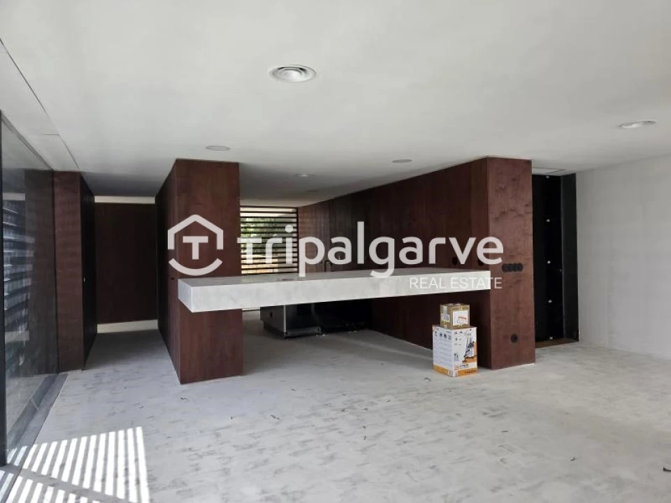 Moradia T4 para Venda em Santa Barbara de Nexe Foto 37