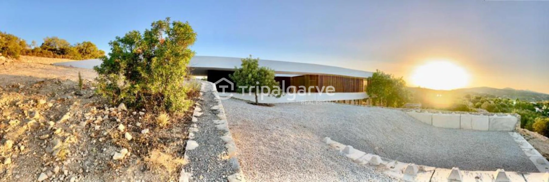 Moradia T4 para Venda em Santa Barbara de Nexe Foto 19
