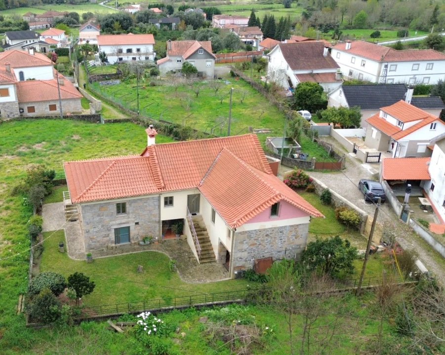 Moradia T3 para Venda em Arcozelo Foto 3