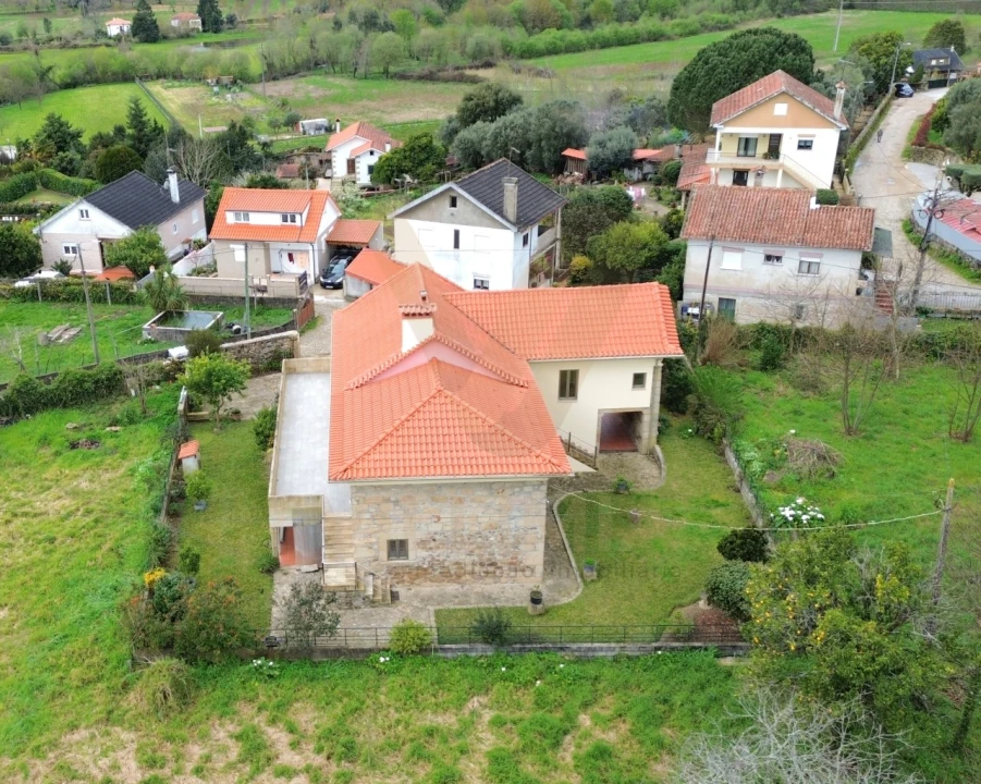 Moradia T3 para Venda em Arcozelo Foto 4