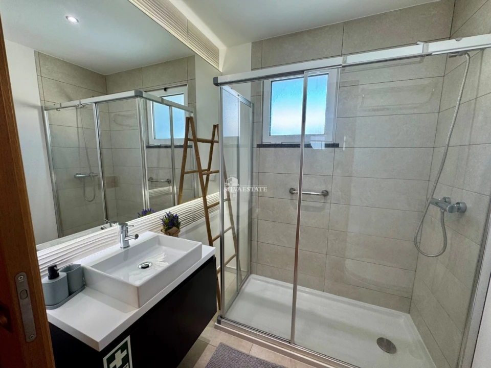 Apartamento T2 para Arrendamento férias em Caniço Foto 36