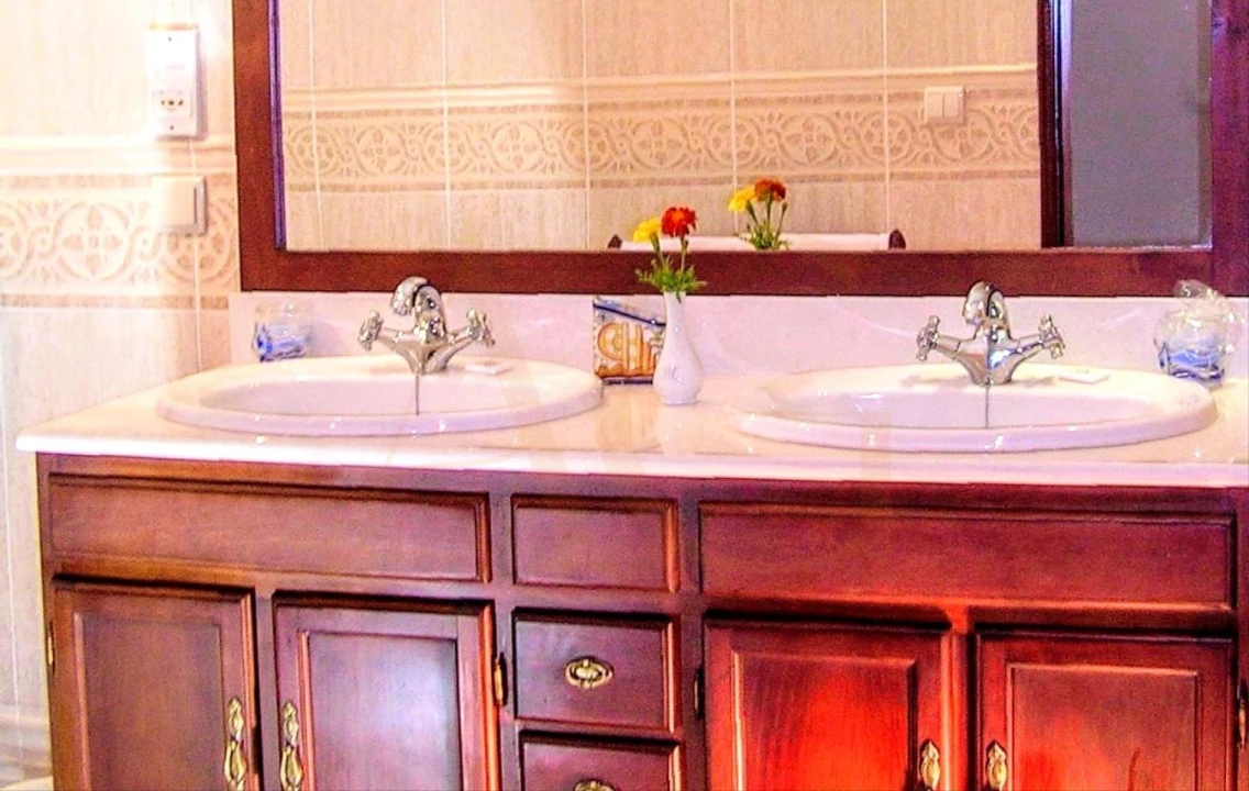 Moradia T12 para Venda em Conceição e Estoi Foto 12