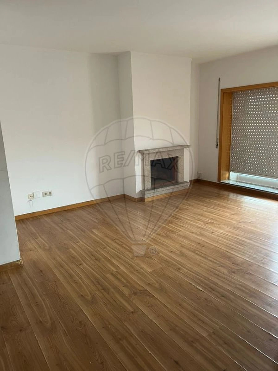 Apartamento T2 para Venda em Canelas Foto 3
