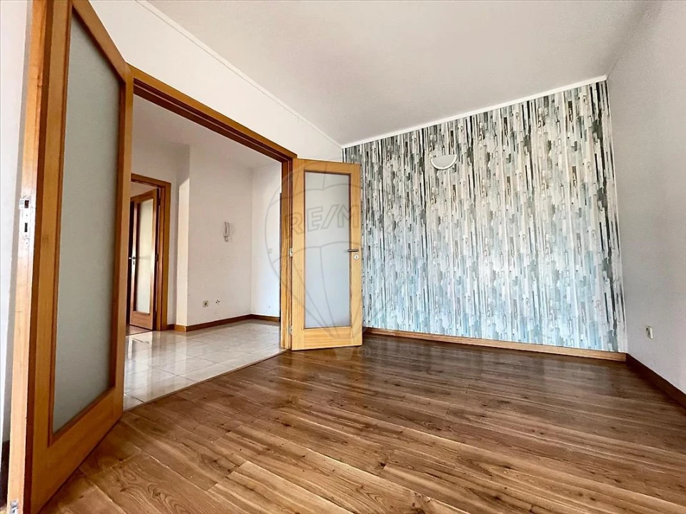 Apartamento T2 para Venda em Canelas Foto 4