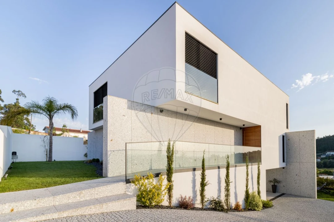 Moradia T4 para Venda em Brufe Foto 1