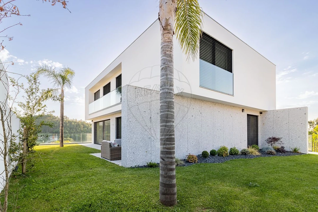 Moradia T4 para Venda em Brufe Foto 2