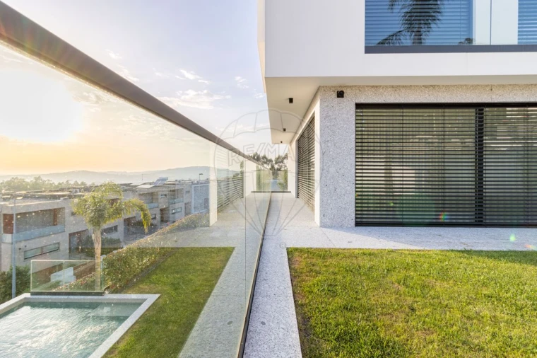 Moradia T4 para Venda em Brufe Foto 4