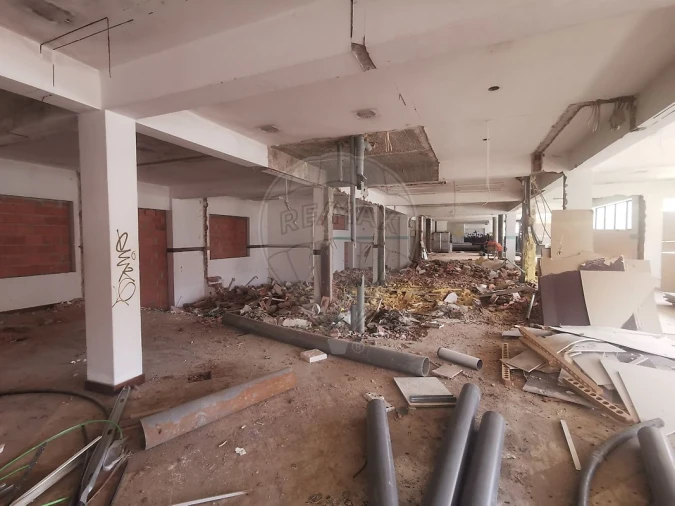 Armazém para Arrendamento em Tornada e Salir do Porto Foto 14