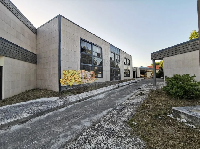 Armazém para Arrendamento em Tornada e Salir do Porto Foto 3