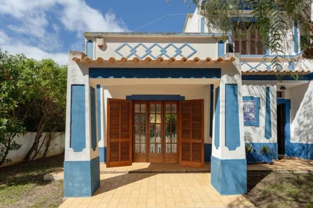 Moradia T4 para Venda em Guia Foto 5