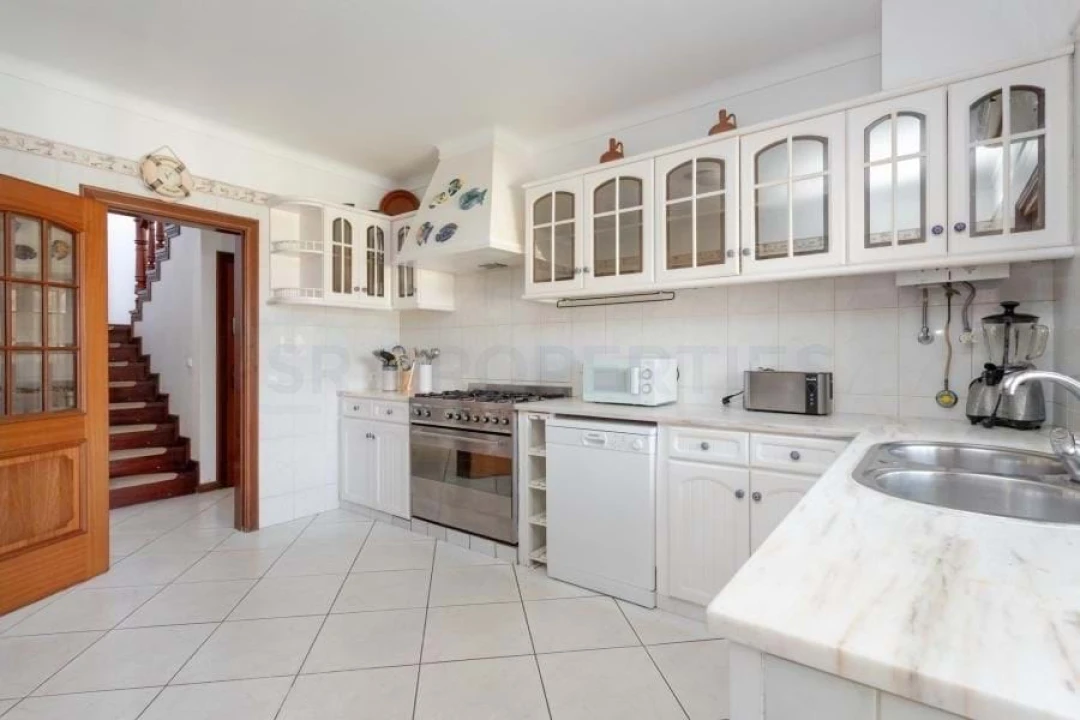 Moradia T4 para Venda em Guia Foto 10