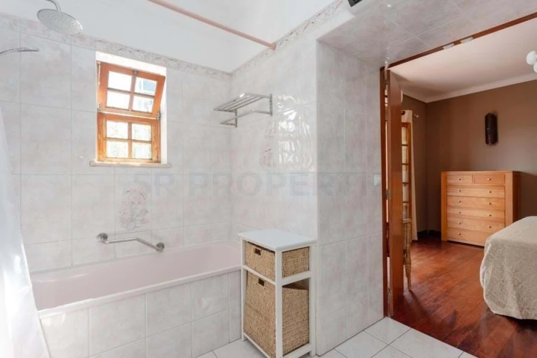 Moradia T4 para Venda em Guia Foto 20