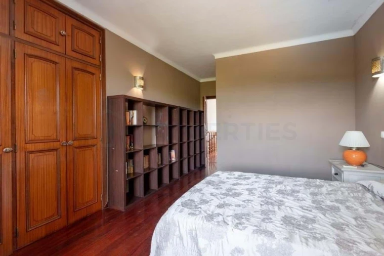 Moradia T4 para Venda em Guia Foto 43