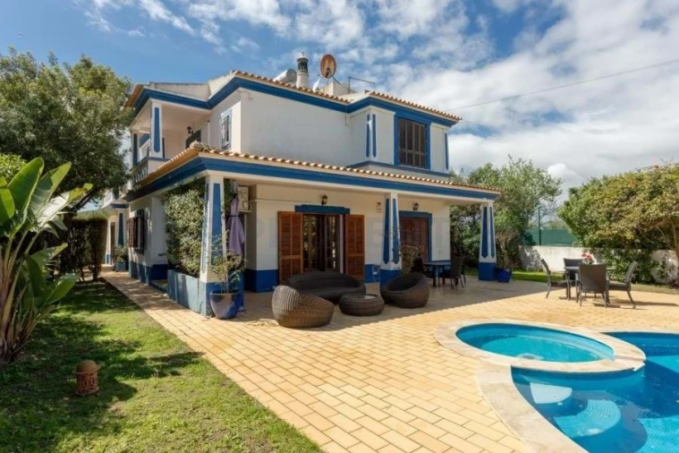 Moradia T4 para Venda em Guia