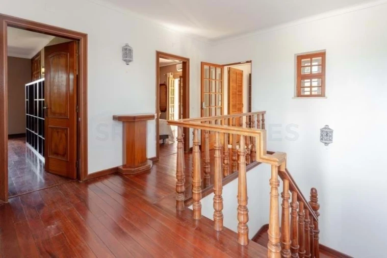 Moradia T4 para Venda em Guia Foto 38