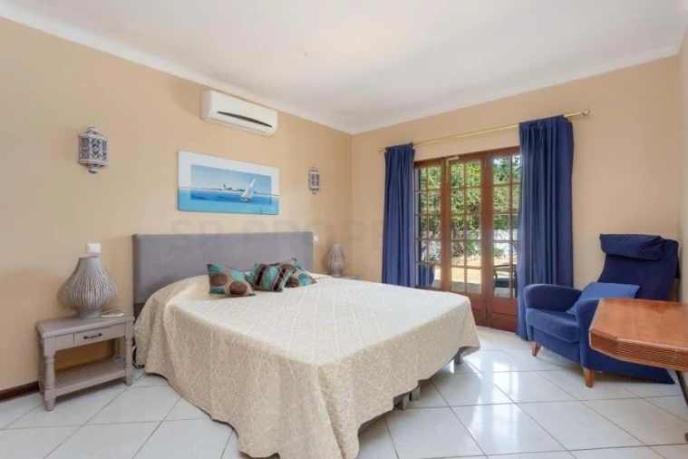 Moradia T4 para Venda em Guia Foto 2