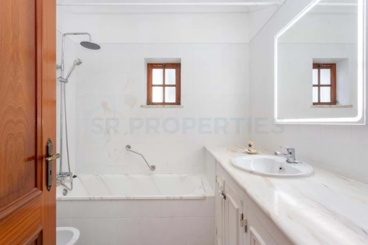 Moradia T4 para Venda em Guia Foto 18