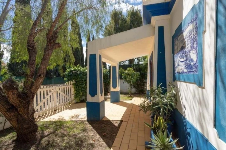 Moradia T4 para Venda em Guia Foto 28