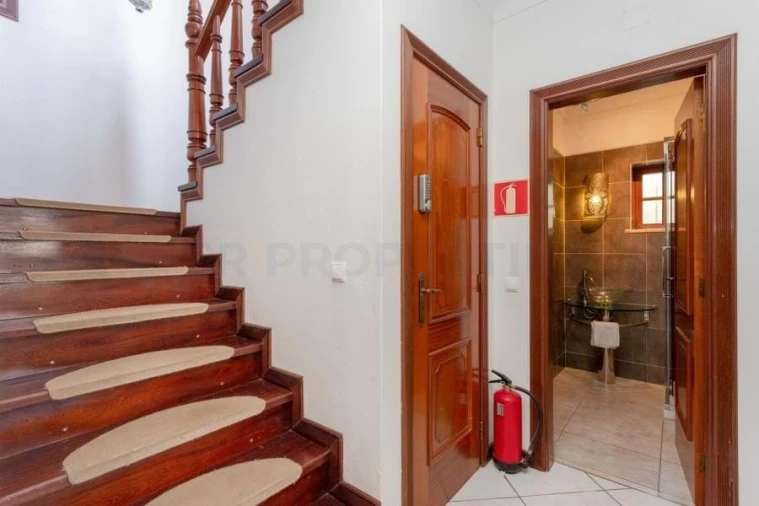 Moradia T4 para Venda em Guia Foto 23