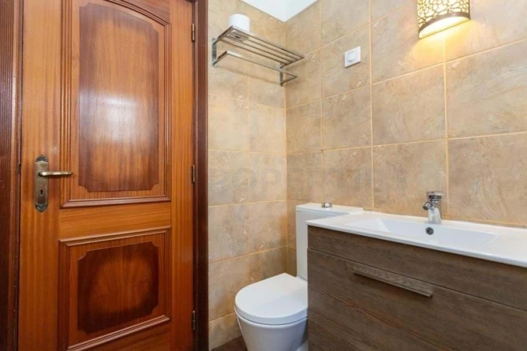 Moradia T4 para Venda em Guia Foto 41