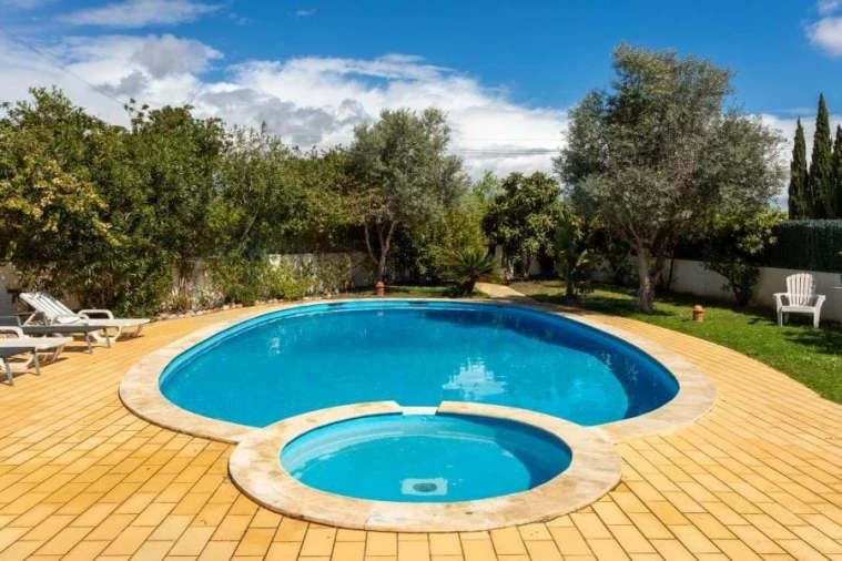 Moradia T4 para Venda em Guia Foto 56