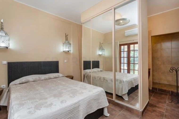 Moradia T4 para Venda em Guia Foto 47