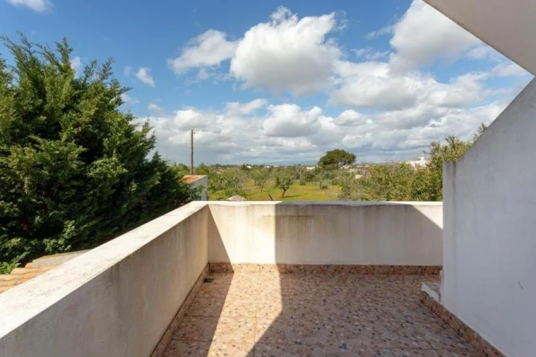 Moradia T4 para Venda em Guia Foto 33